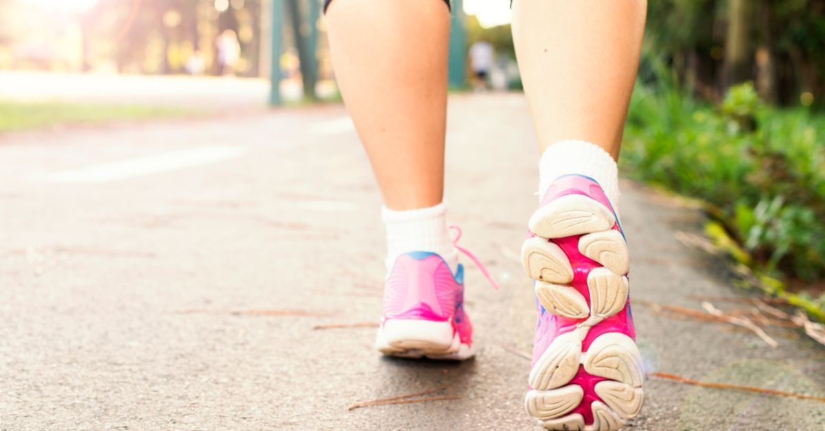 Camminare a passo svelto: tutti i benefici per salute, forma e benessere