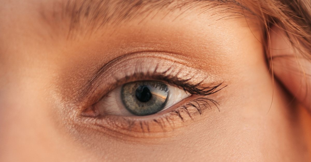 Sopracciglia Perfette Tutto il Giorno: Il Segreto del Gel Trasparente
