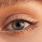 Sopracciglia Perfette Tutto il Giorno: Il Segreto del Gel Trasparente