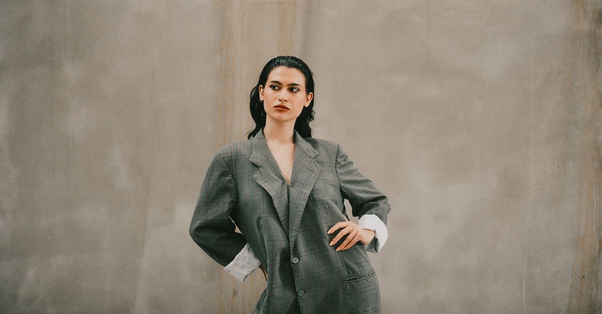 Blazer Oversize: 10 Outfit di Tendenza per un Look Chic Senza Sforzo