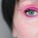 Sguardo più aperto in pochi minuti: i segreti del make-up per palpebre incappucciate
