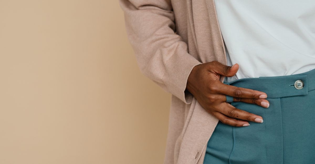 Pancia gonfia? Idee di outfit intelligenti per sentirti comoda e bellissima ogni giorno