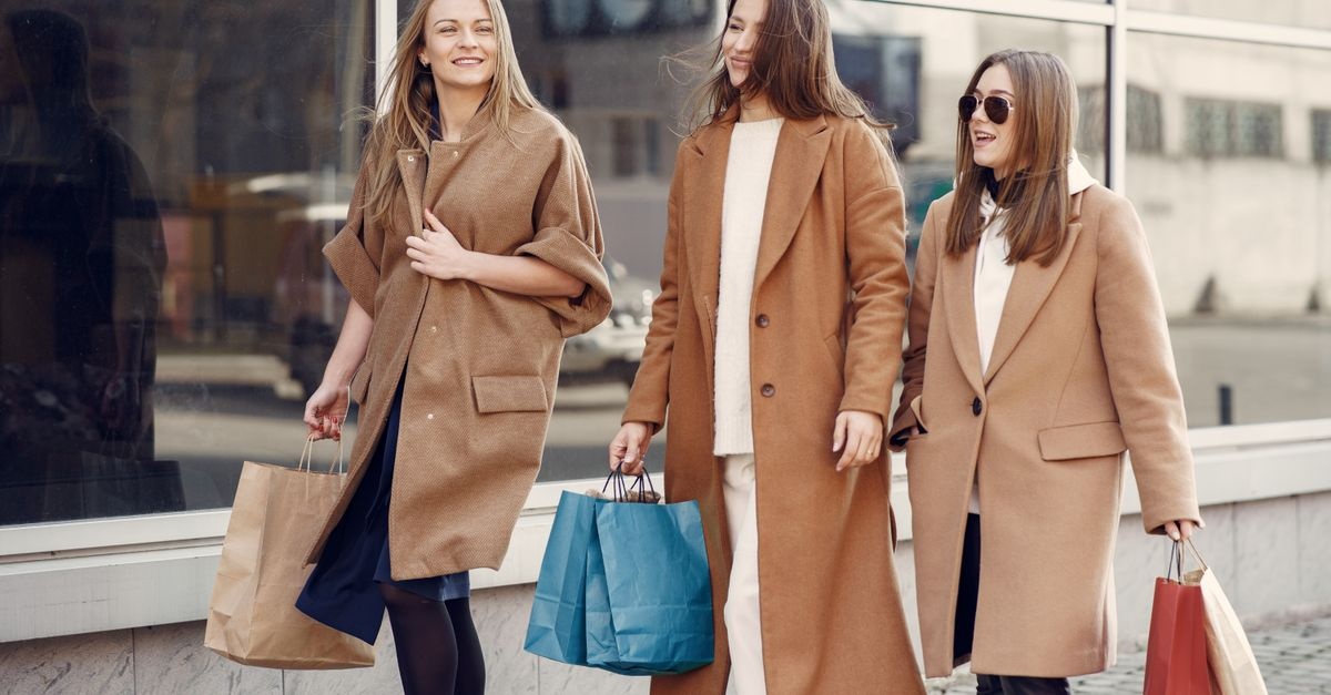 Cappotti da Donna: le Tendenze Imperdibili della Stagione per un Look Elegante e Moderno
