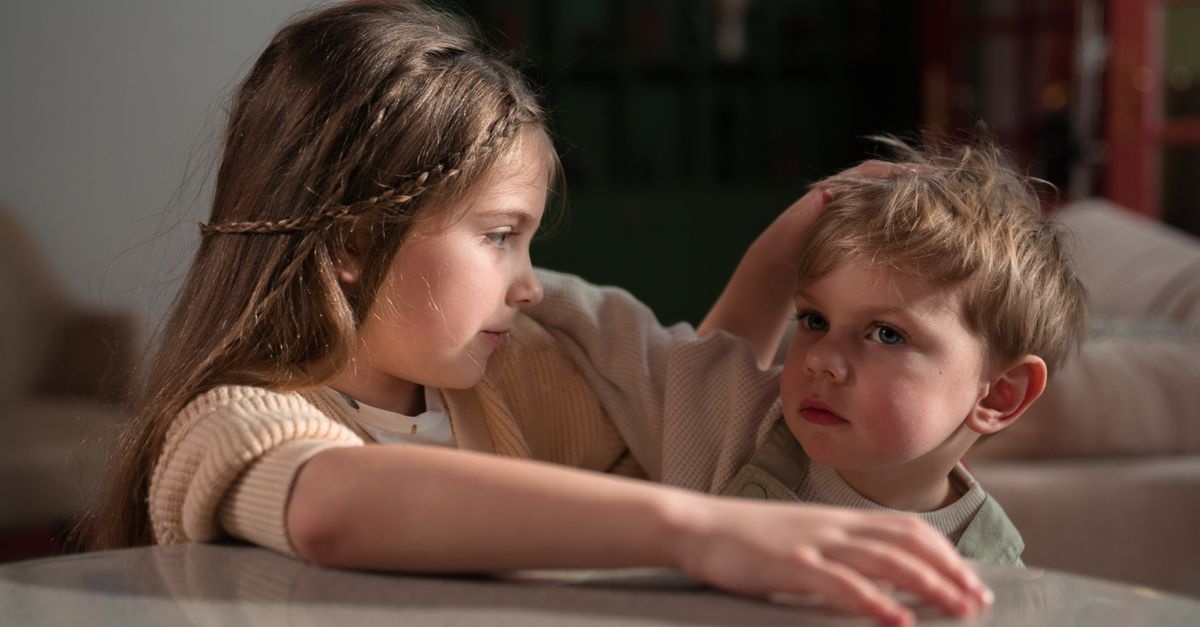 Quando l’amore diventa rivalità: come gestire la gelosia tra fratelli in famiglia