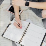 Il tuo percorso fitness al femminile: come creare un diario di allenamento che ti motivi ogni giorno