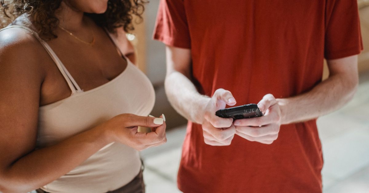 Messaggi che avvicinano: come costruire una comunicazione di coppia sana in chat